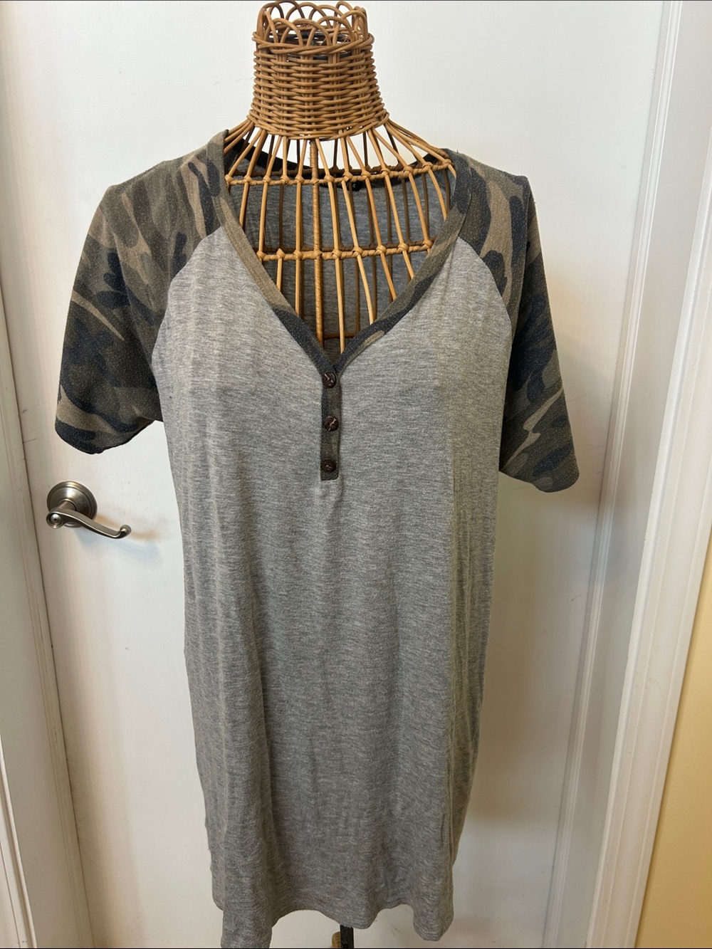 Men's Short Sleeve Henley Tee with Camouflage Raglan Sleeves - Gray